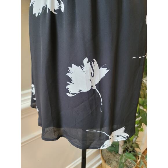 Maurices Dress Womens XS Black White Floral Print Short Sleeve Casual V-Neck - Picture 5 of 14